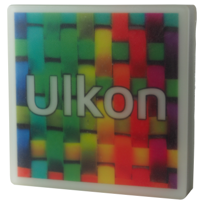 На фото LED – плитка с демонстрацией возможности применения разнообразия цветов