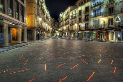 На фотографии светодиодная плитка для улицы